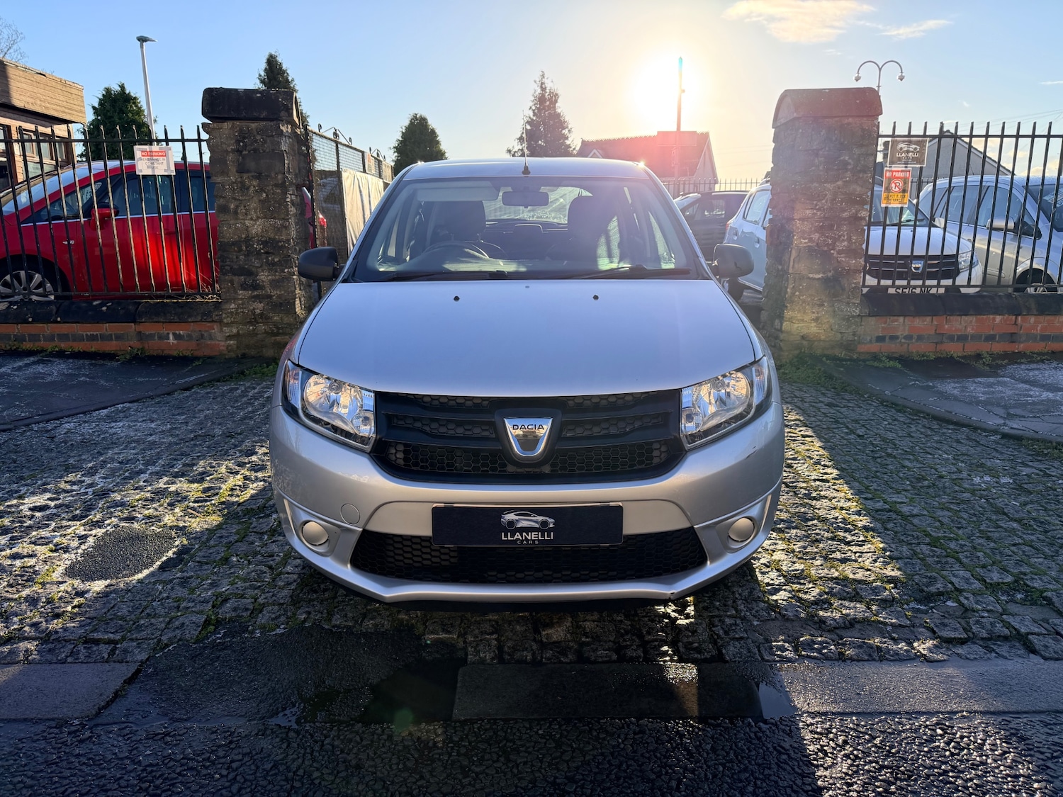 Used Dacia Sandero 2015 for sale - 77100945: Photo 2