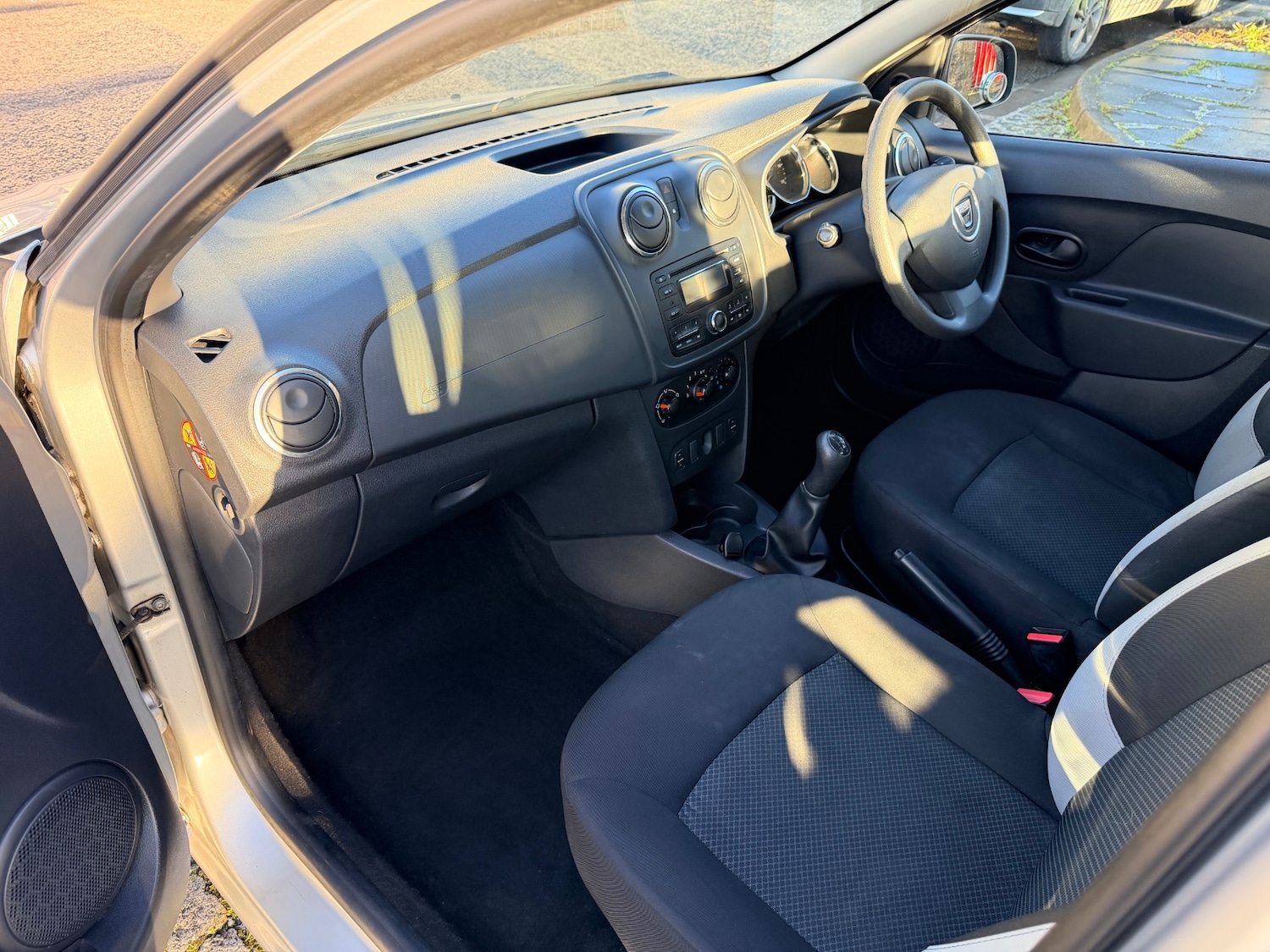 Used Dacia Sandero 2015 for sale - 77100945: Photo 25