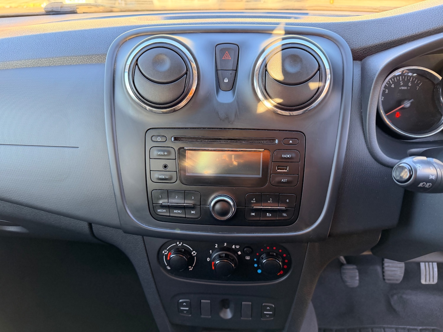 Used Dacia Sandero 2015 for sale - 77100945: Photo 28