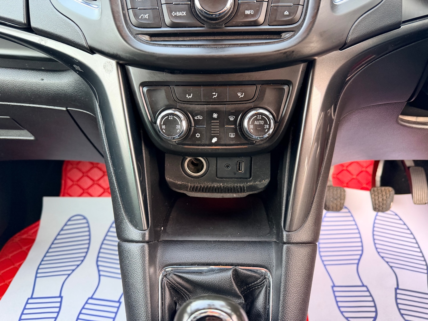 Used Vauxhall Zafira 2015 for sale - 77125996: Photo 36