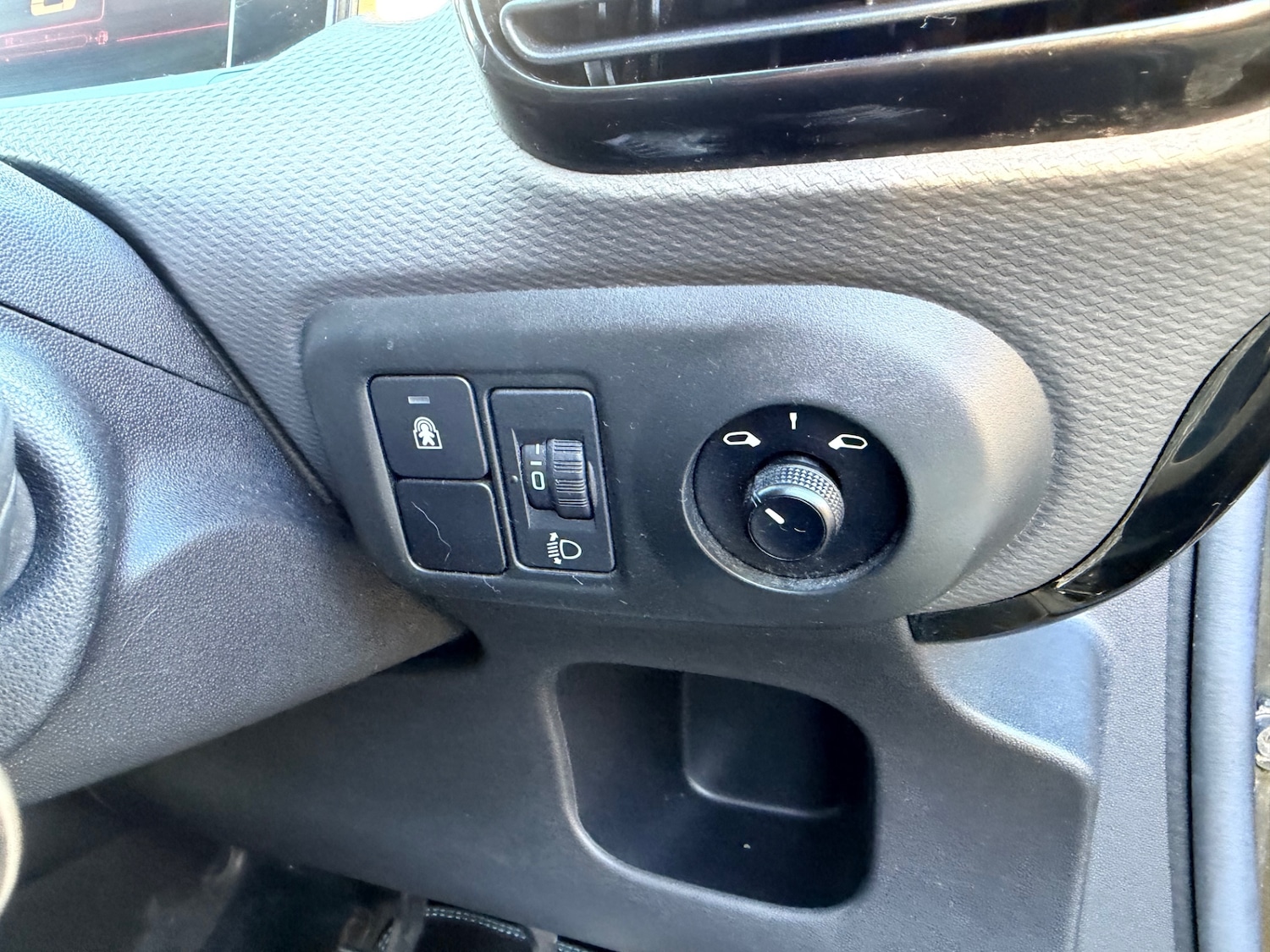 Used Citroen C4 Cactus 2016 for sale - 77101342: Photo 41