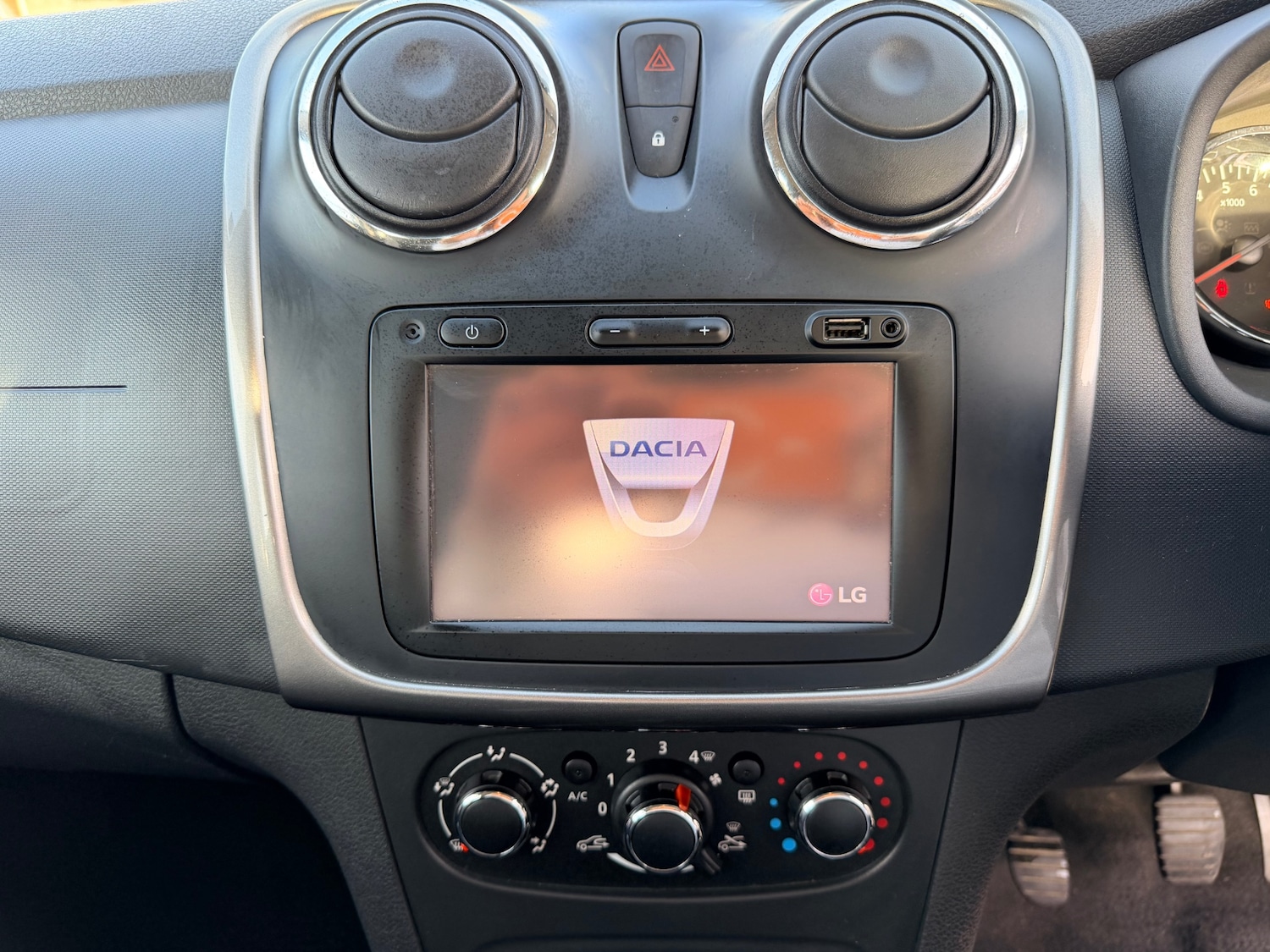 Used Dacia Sandero Stepway 2016 for sale - 76969837: Photo 29