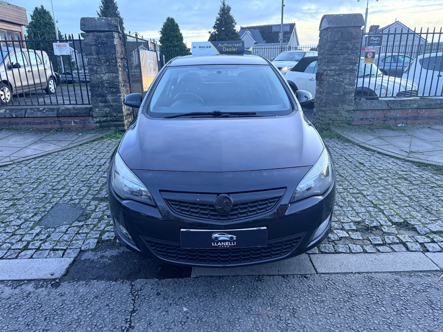 Used Vauxhall Astra 2010 for sale - 77364420: Photo 2