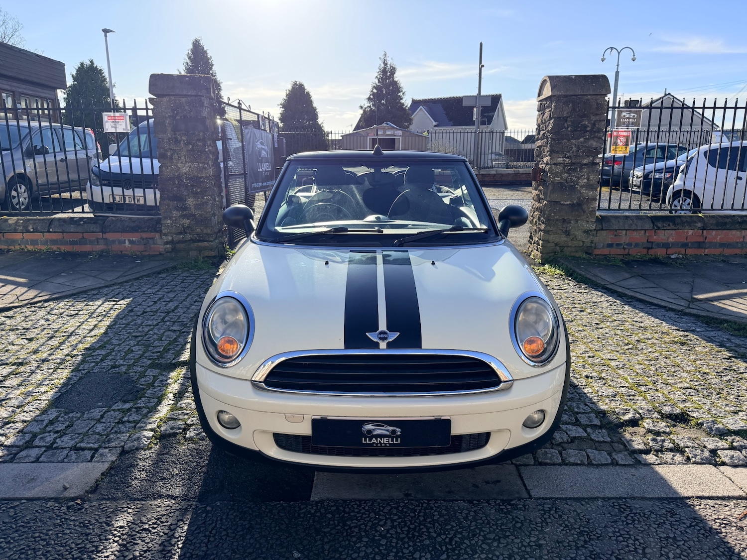 Used MINI Convertible 2010 for sale - 77536257: Photo 2