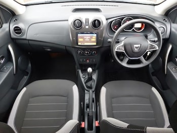 Used Dacia Sandero Stepway 2018 for sale - 76498378: Photo
