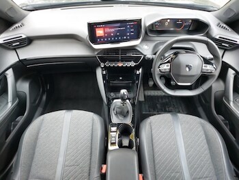 Used Peugeot 2008 2023 for sale - 76221224: Photo 2