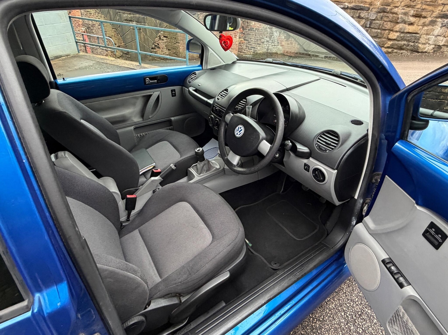 Used Volkswagen Beetle 2002 for sale - 77156012: Photo 37