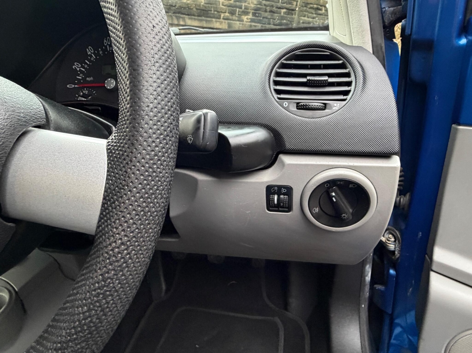 Used Volkswagen Beetle 2002 for sale - 77156012: Photo 42