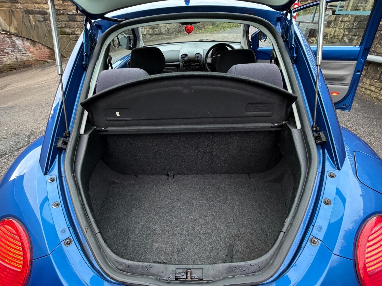 Used Volkswagen Beetle 2002 for sale - 77156012: Photo 50