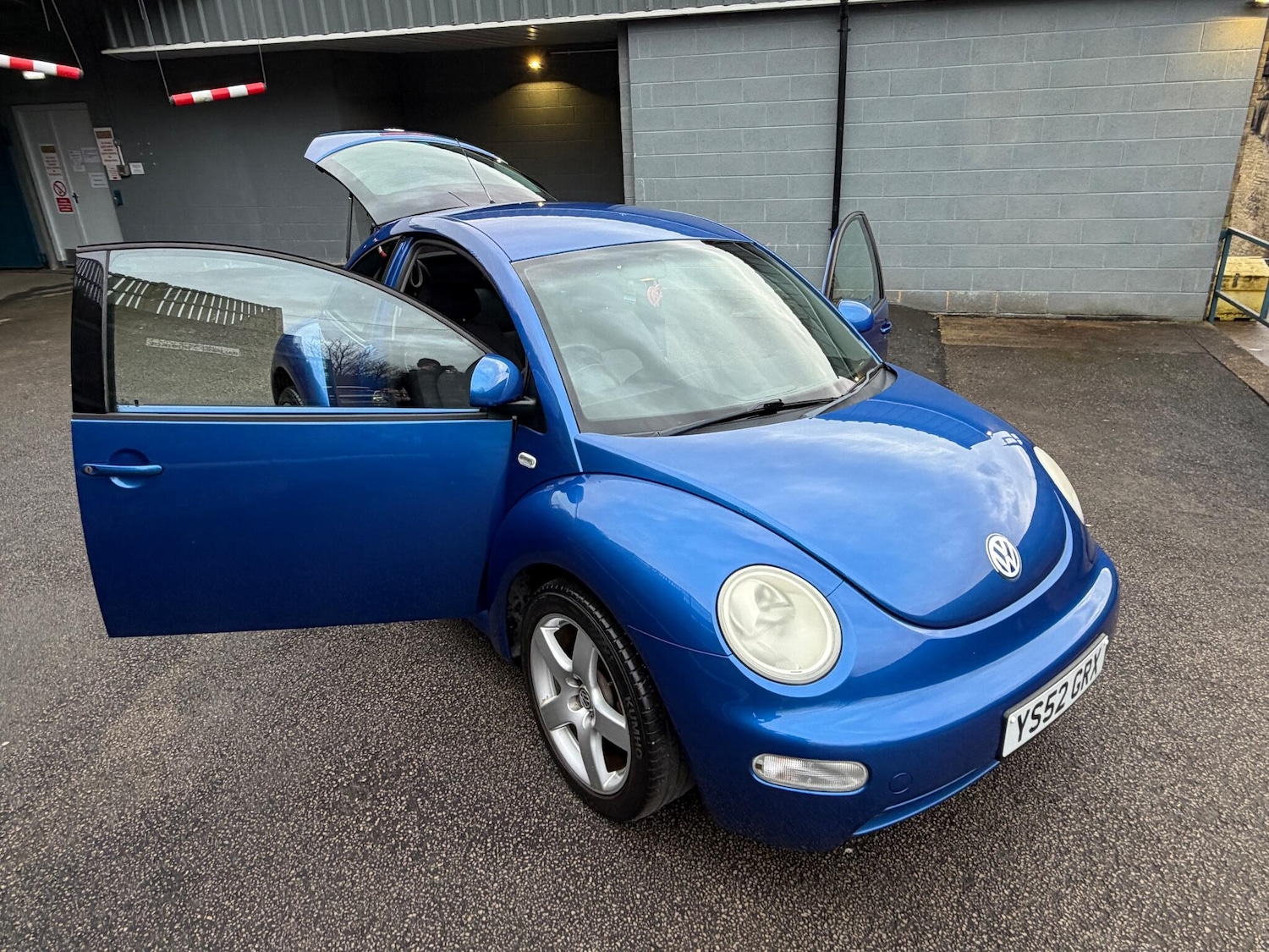 Used Volkswagen Beetle 2002 for sale - 77156012: Photo 8