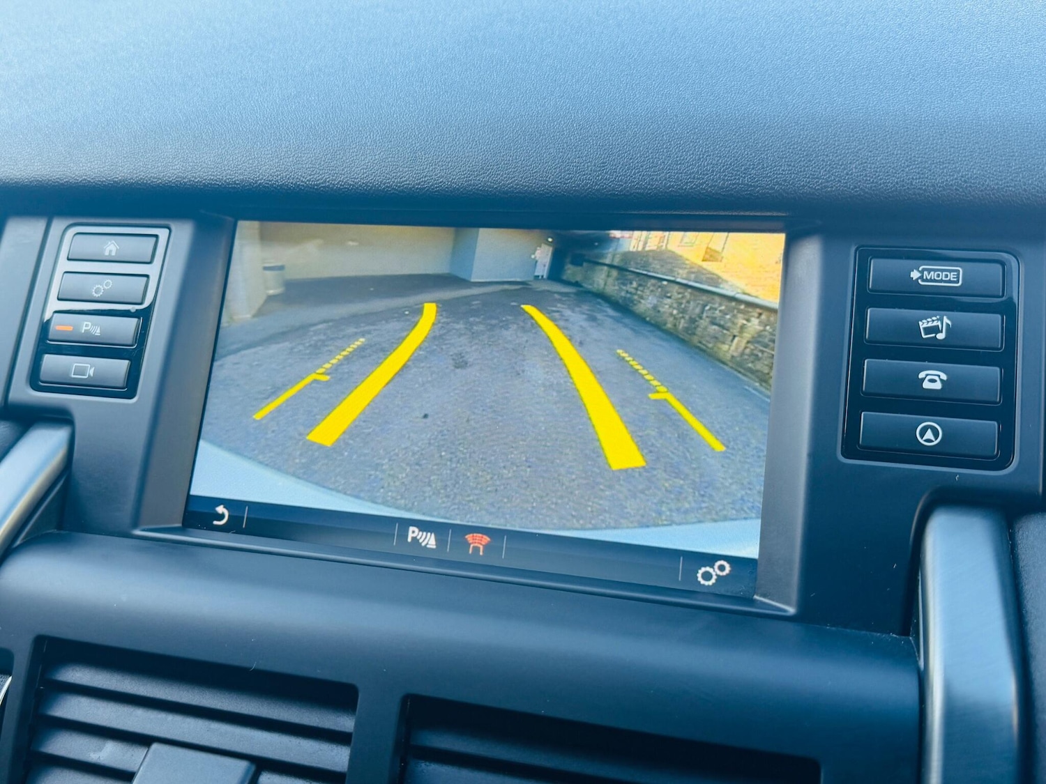 Used Land Rover Discovery Sport 2018 for sale - 77926296: Photo 59