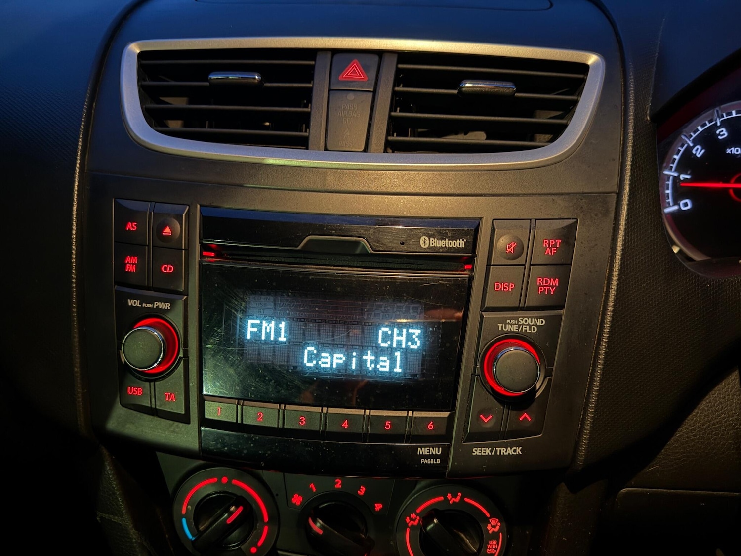 Used Suzuki Swift 2014 for sale - 76936501: Photo 36