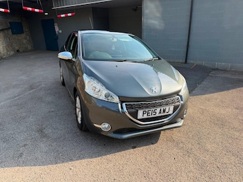 Used Peugeot 208 2015 for sale - 79464827: Photo