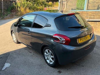 Used Peugeot 208 2015 for sale - 79464827: Photo