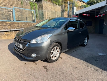Used Peugeot 208 2015 for sale - 79464827: Photo