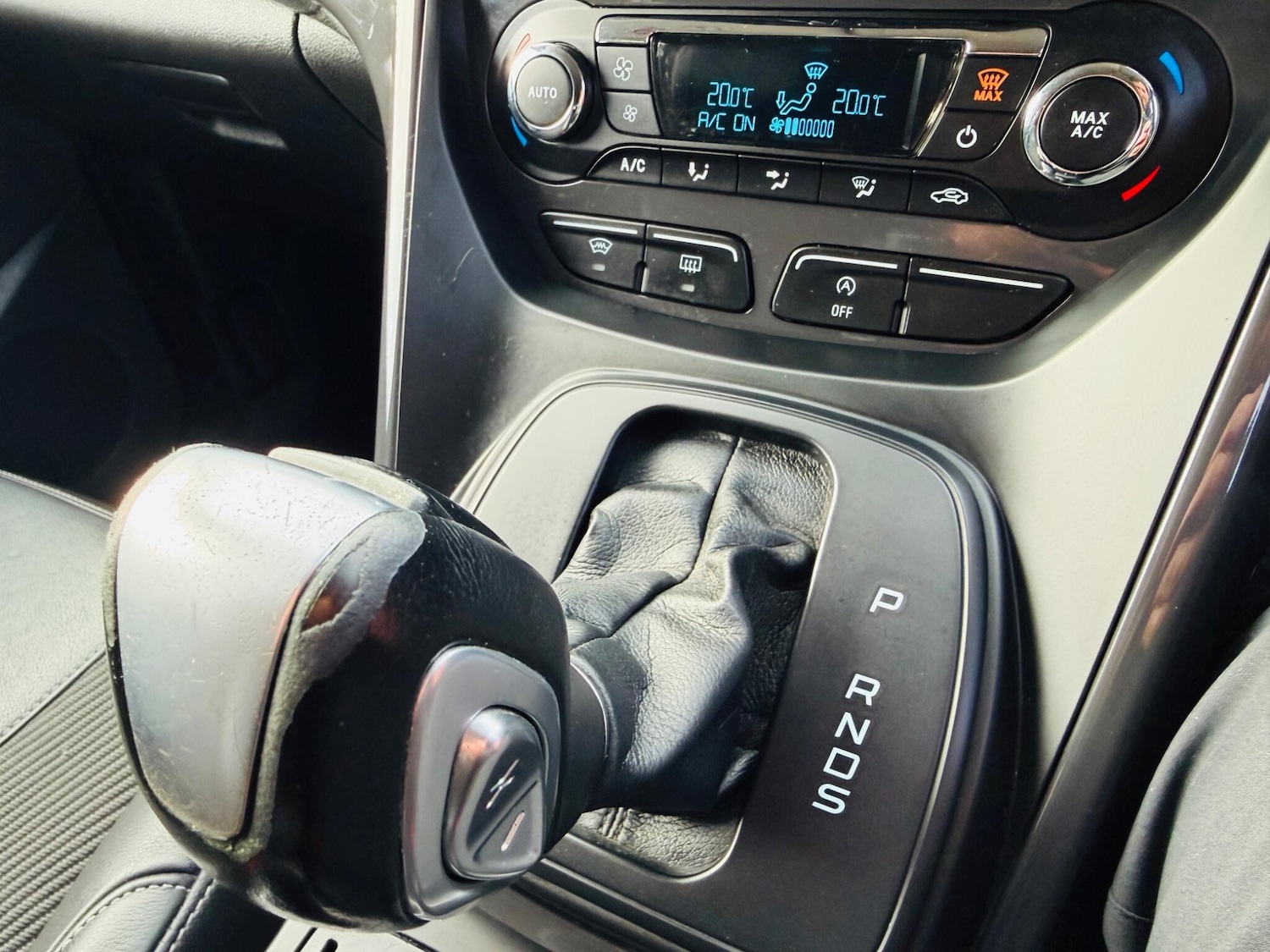 Used Ford Kuga 2015 for sale - 77230469: Photo 35