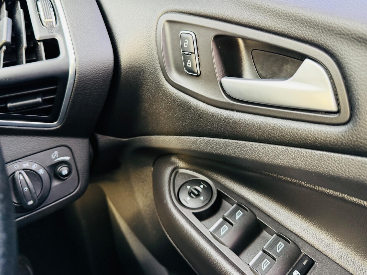 Used Ford Kuga 2015 for sale - 77230469: Photo 53