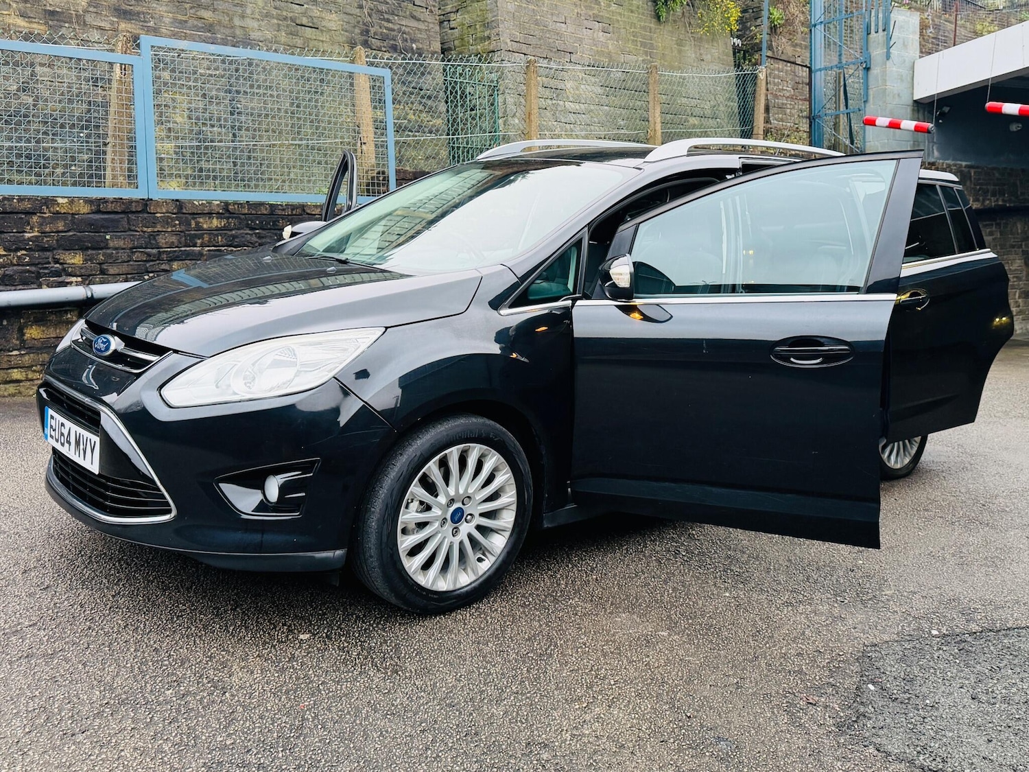 Used Ford Grand C-Max 2014 for sale - 77020950: Photo 6