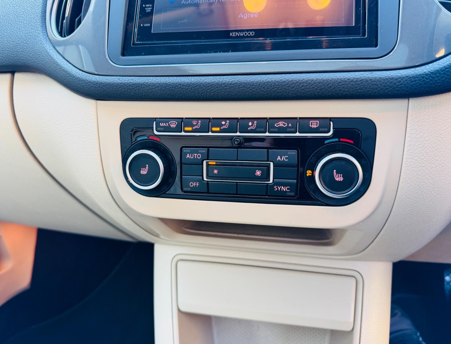 Used Volkswagen Tiguan 2014 for sale - 77229349: Photo 64