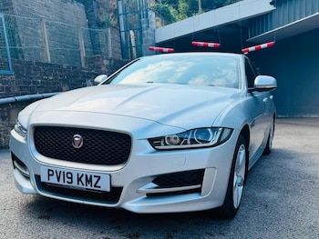 Used Jaguar XE 2019 for sale - 79464209: Photo