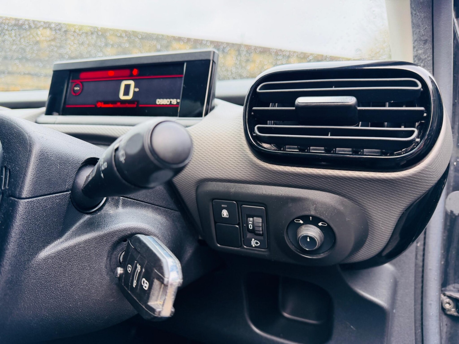 Used Citroen C4 Cactus for sale - 77191636: Photo 35