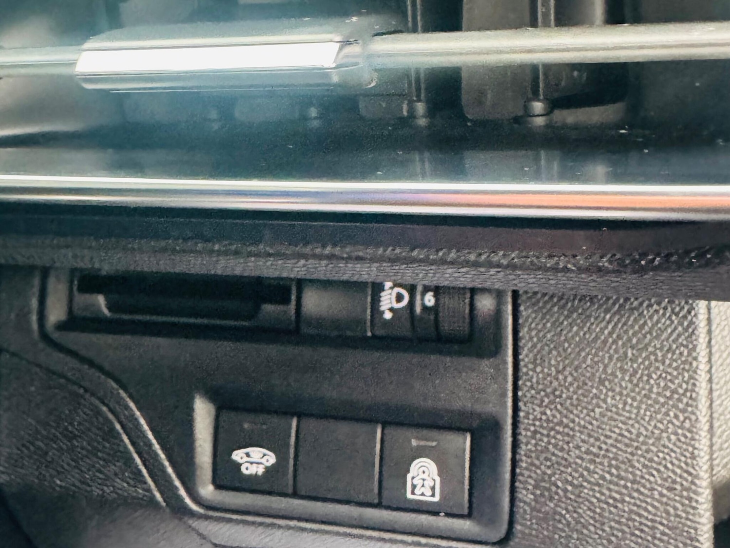 Used Peugeot 3008 2018 for sale - 76886109: Photo 47