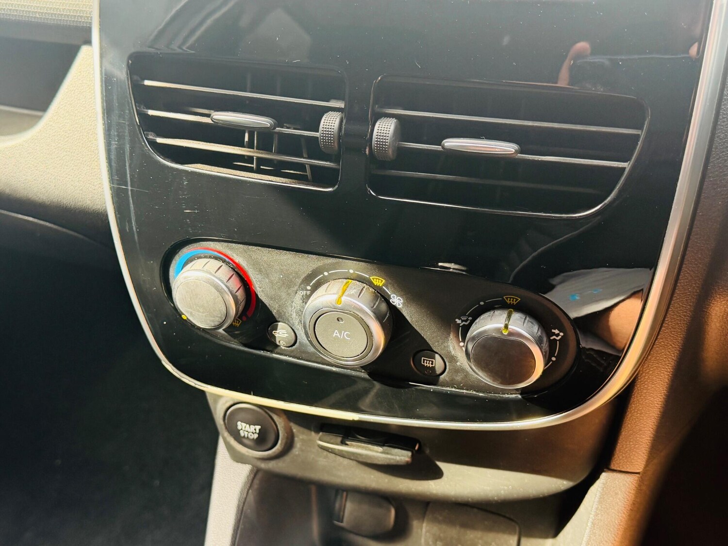 Used Renault Clio for sale - 78115258: Photo 33