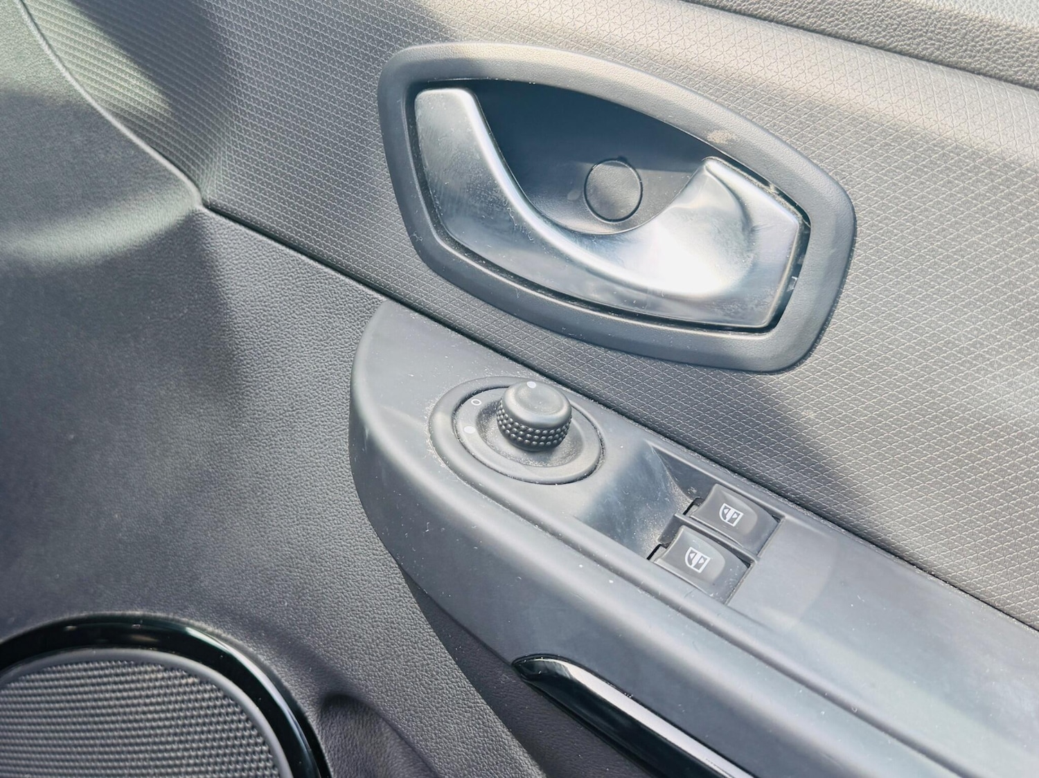 Used Renault Clio for sale - 78115258: Photo 62