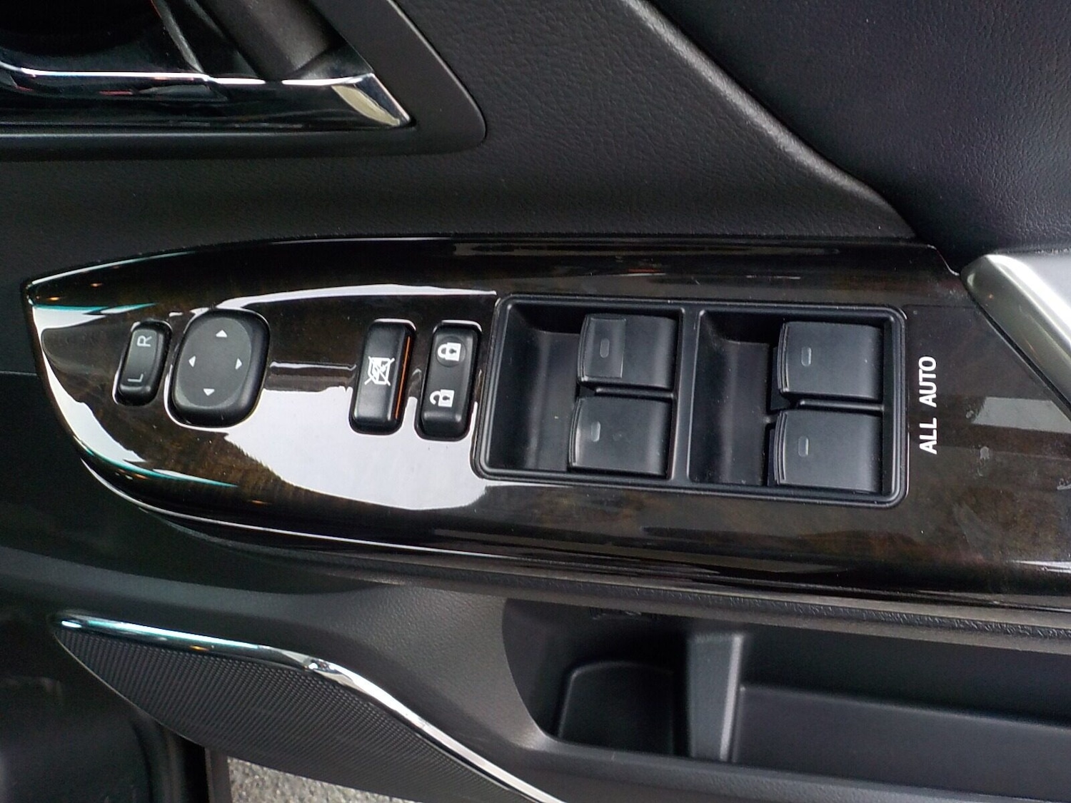 Used Toyota Vellfire 2013 for sale - 77039046: Photo 30