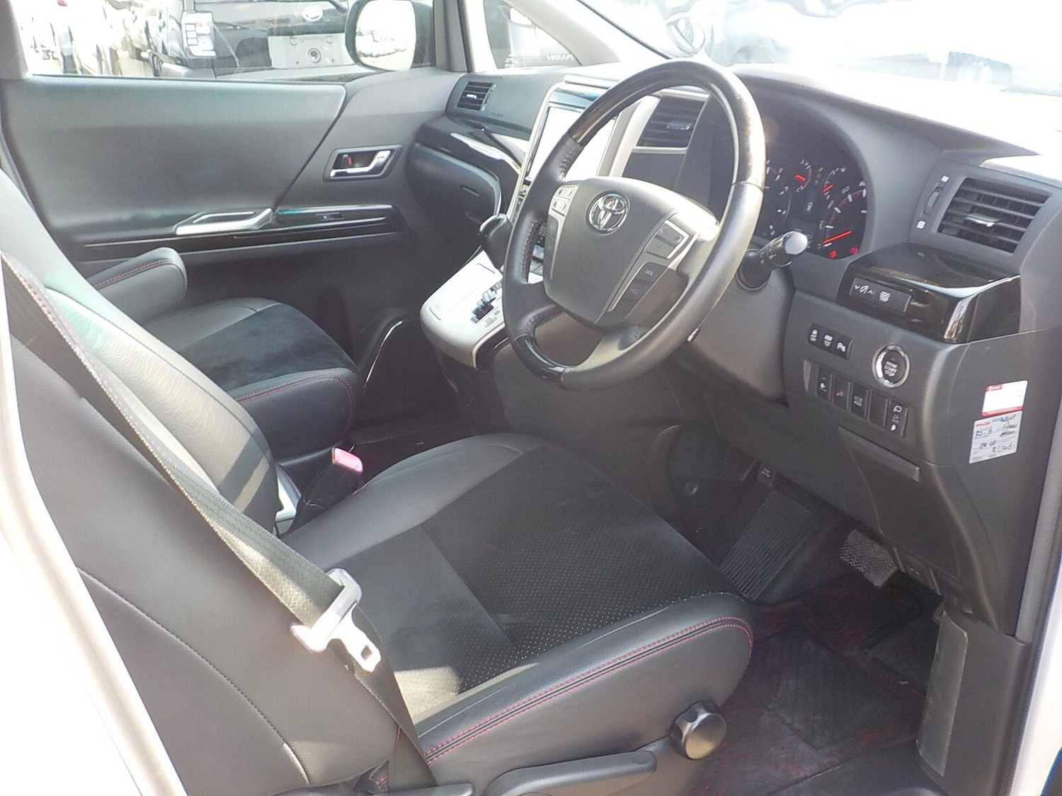 Used Toyota Vellfire 2013 for sale - 77039060: Photo 17