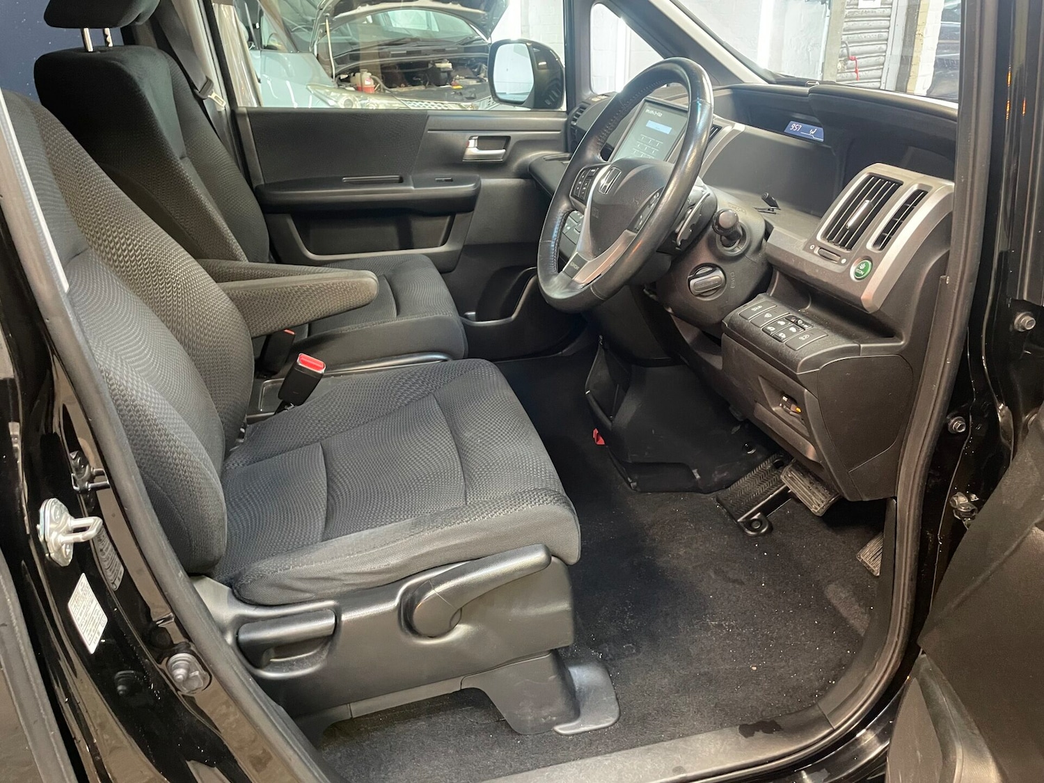 Used Honda Stepwagon 2014 for sale - 77039052: Photo 12