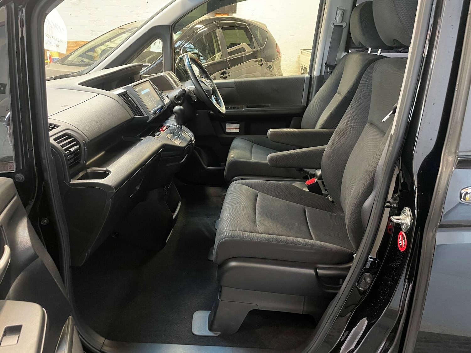 Used Honda Stepwagon 2014 for sale - 77039052: Photo 14