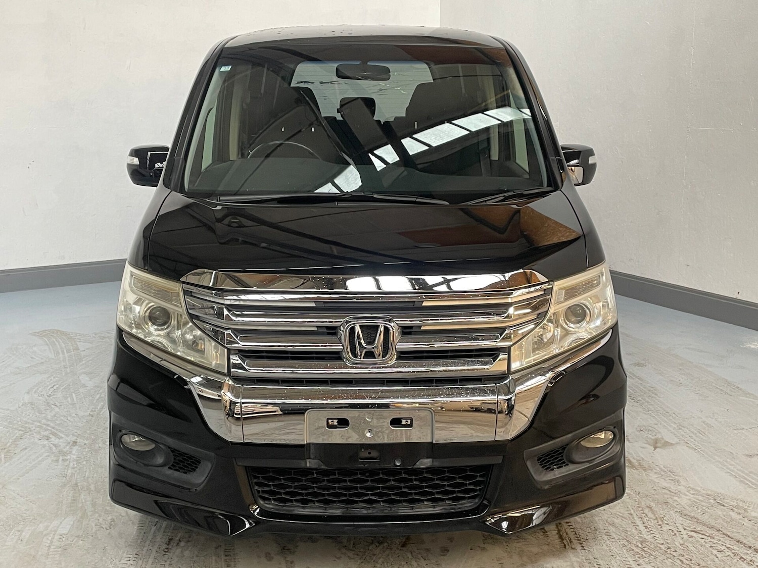 Used Honda Stepwagon 2014 for sale - 77039052: Photo 2