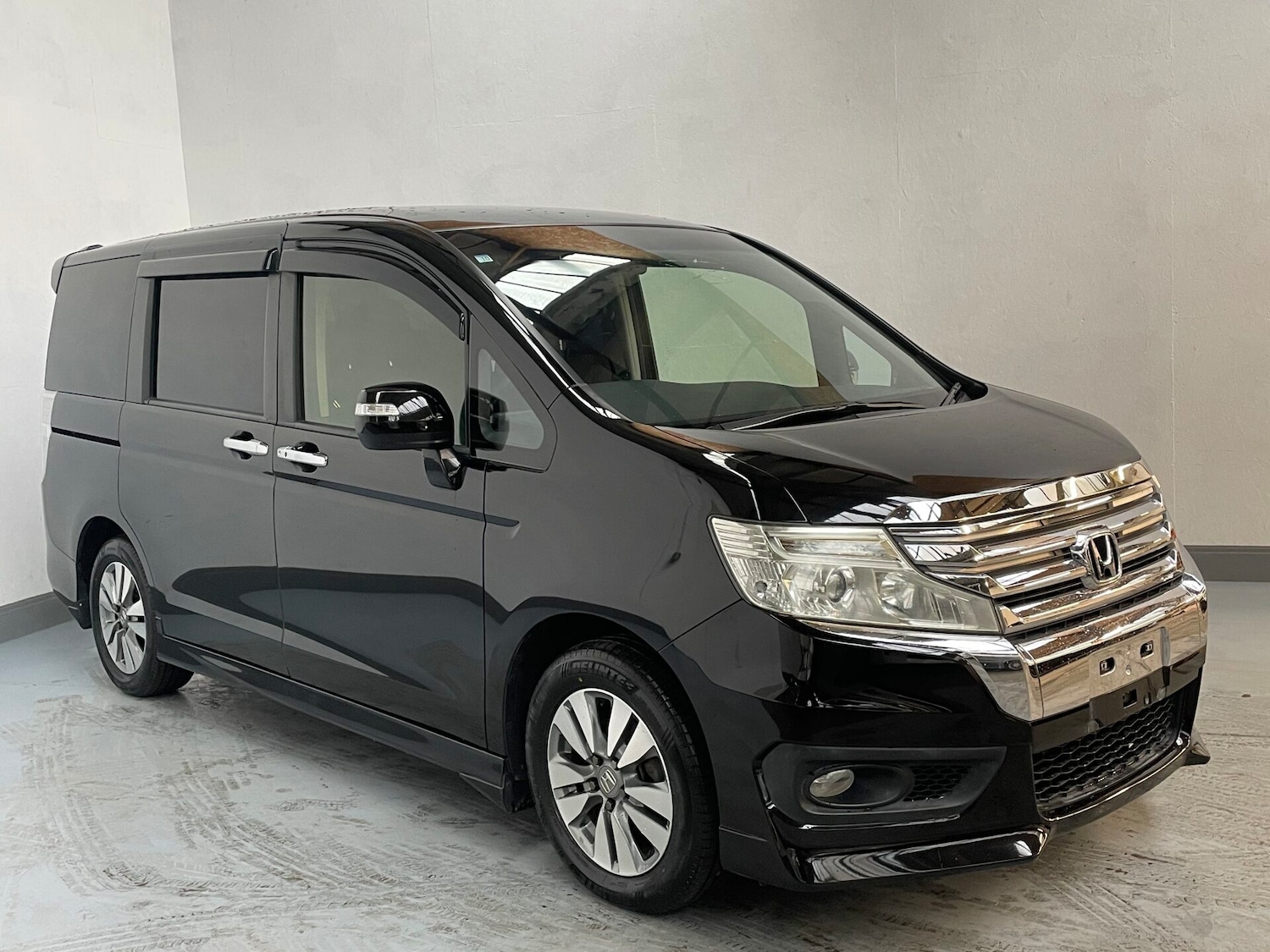 Used Honda Stepwagon 2014 for sale - 77039052: Photo 3