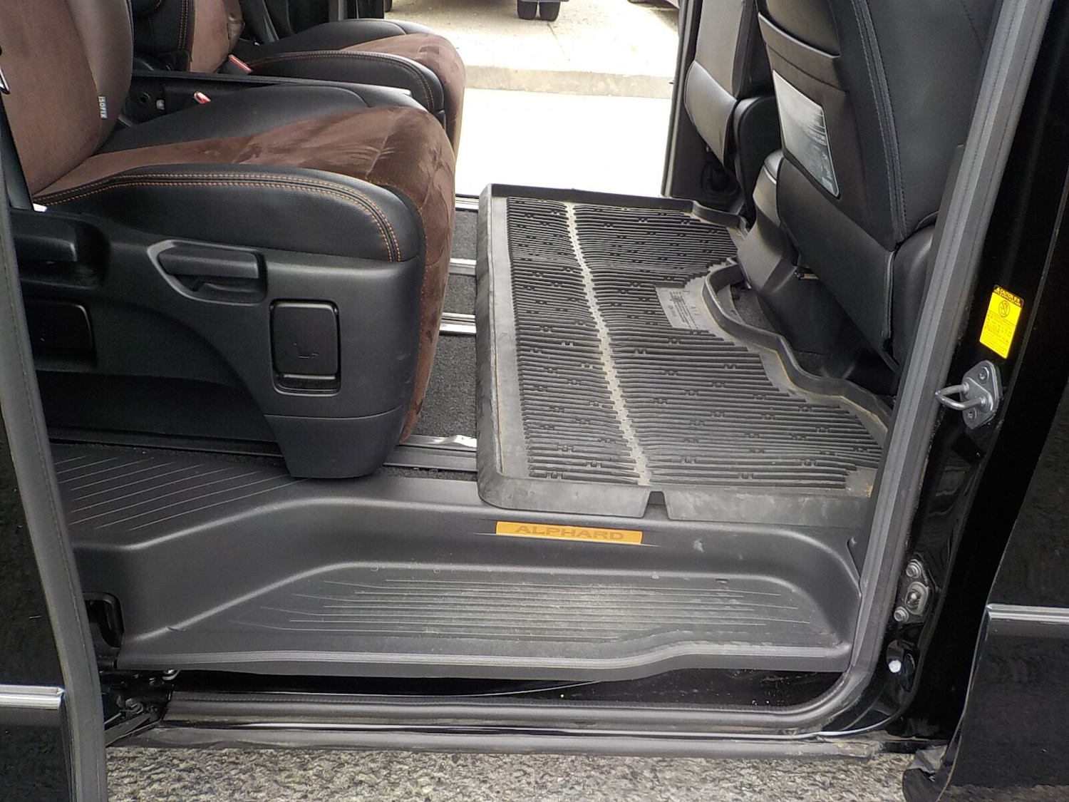 Used Toyota Alphard 2013 for sale - 77039035: Photo 24