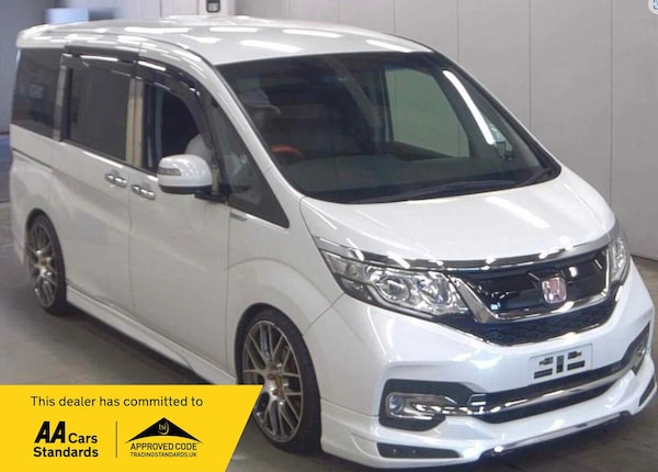 Used Honda Stepwagon 2015 for sale - 73850058: Photo 1