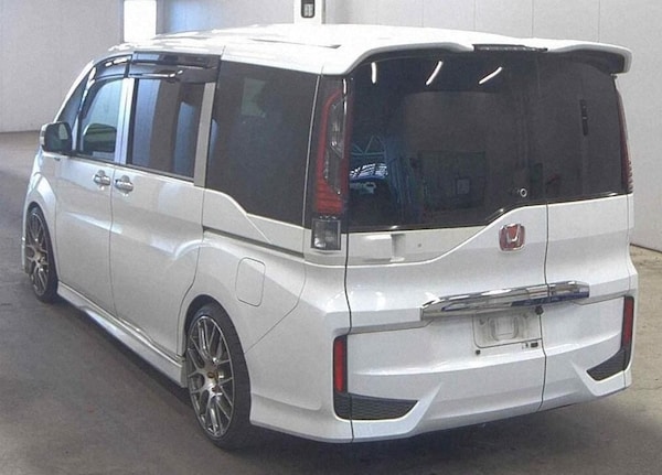 Used Honda Stepwagon 2015 for sale - 73850058: Photo 2