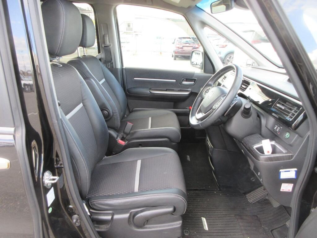 Used Honda Stepwagon 2015 for sale - 77039075: Photo 10