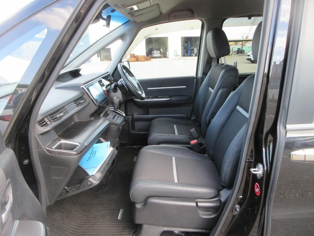 Used Honda Stepwagon 2015 for sale - 77039075: Photo 11