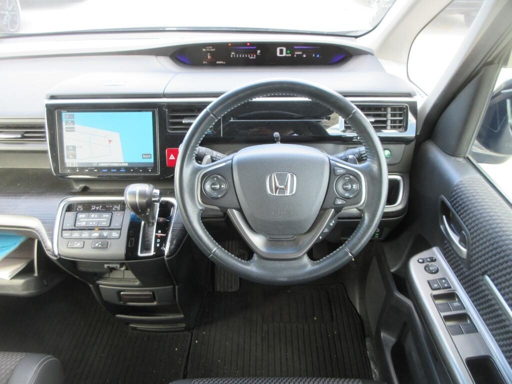 Used Honda Stepwagon 2015 for sale - 77039075: Photo 19