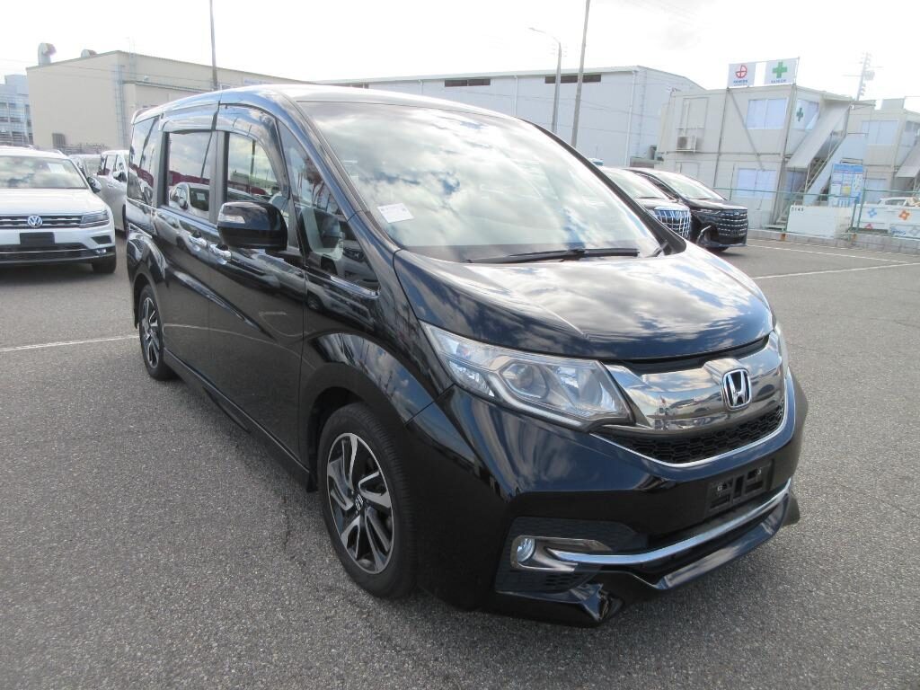 Used Honda Stepwagon 2015 for sale - 77039075: Photo 2