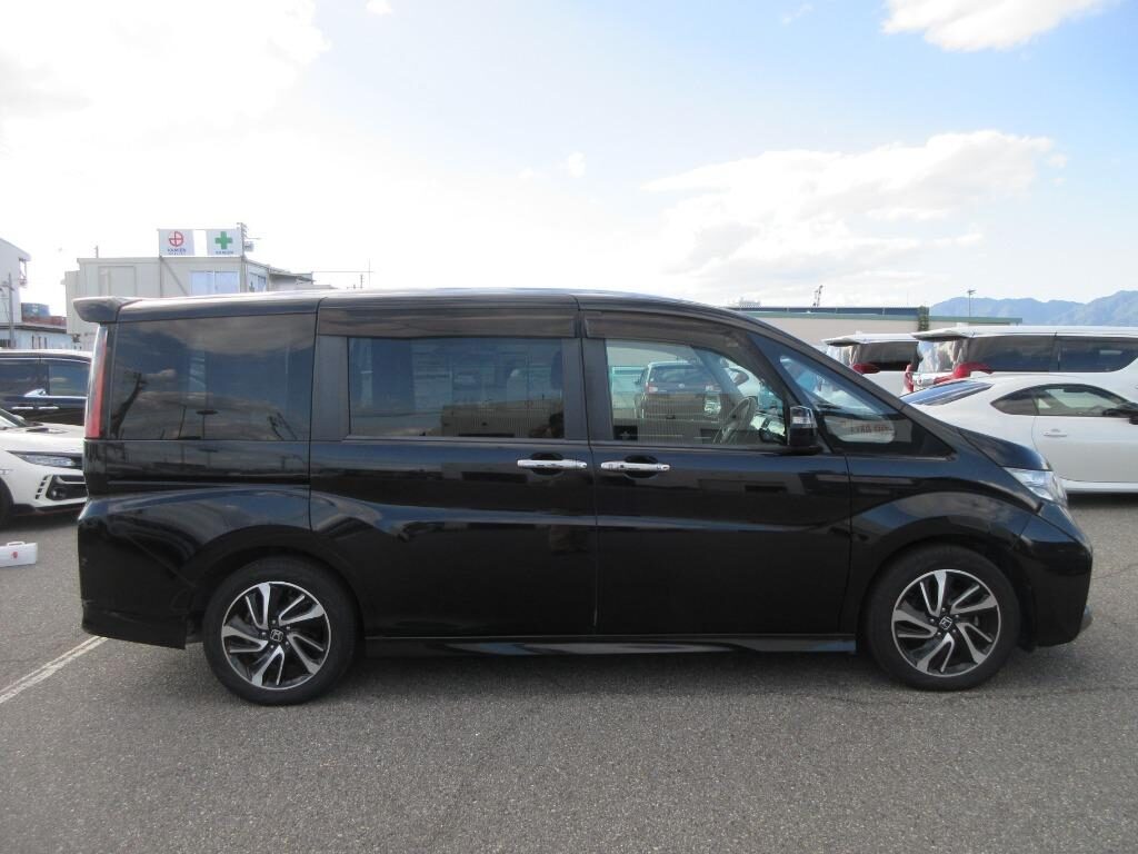 Used Honda Stepwagon 2015 for sale - 77039075: Photo 3