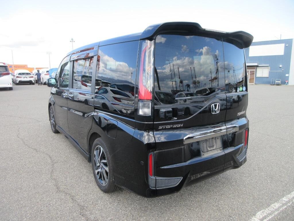 Used Honda Stepwagon 2015 for sale - 77039075: Photo 6