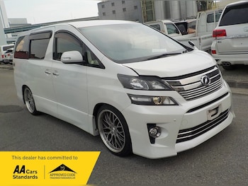 2013 - 2.4Z GOLDEN EYES 2 + 7 Seats 5-Door