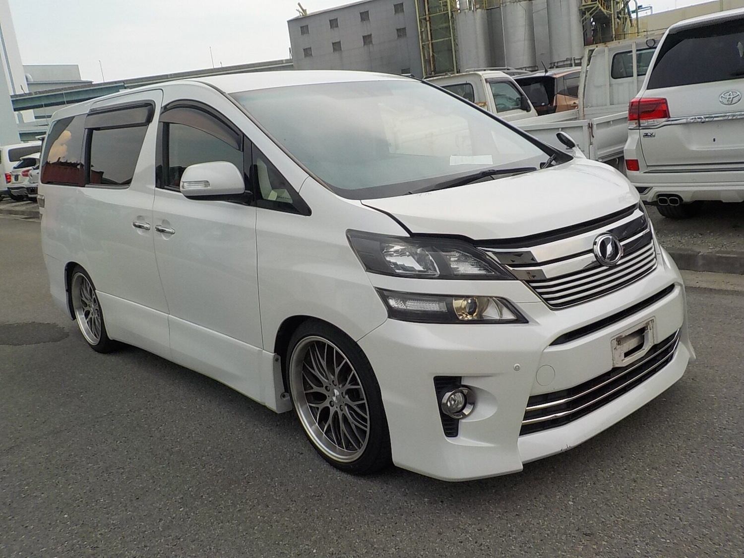 Used Toyota Vellfire 2013 for sale - 77039048: Photo 2