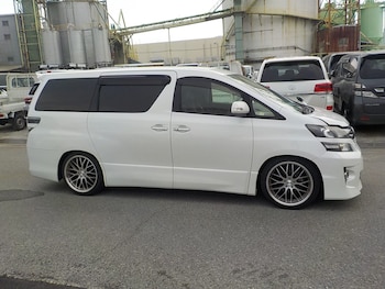 Used Toyota Vellfire 2013 for sale - 77039048: Photo
