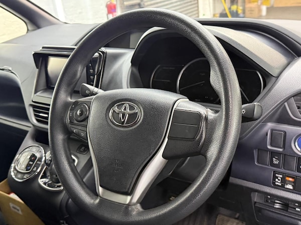 Used Toyota Voxy 2015 for sale - 73850068: Photo 13