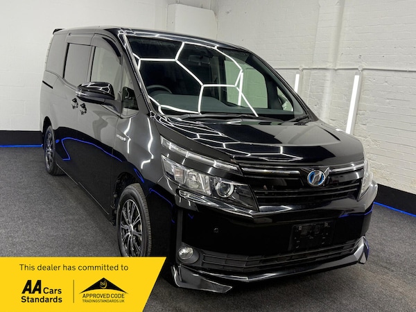 Used Toyota Voxy 2015 for sale - 73850068: Photo 1