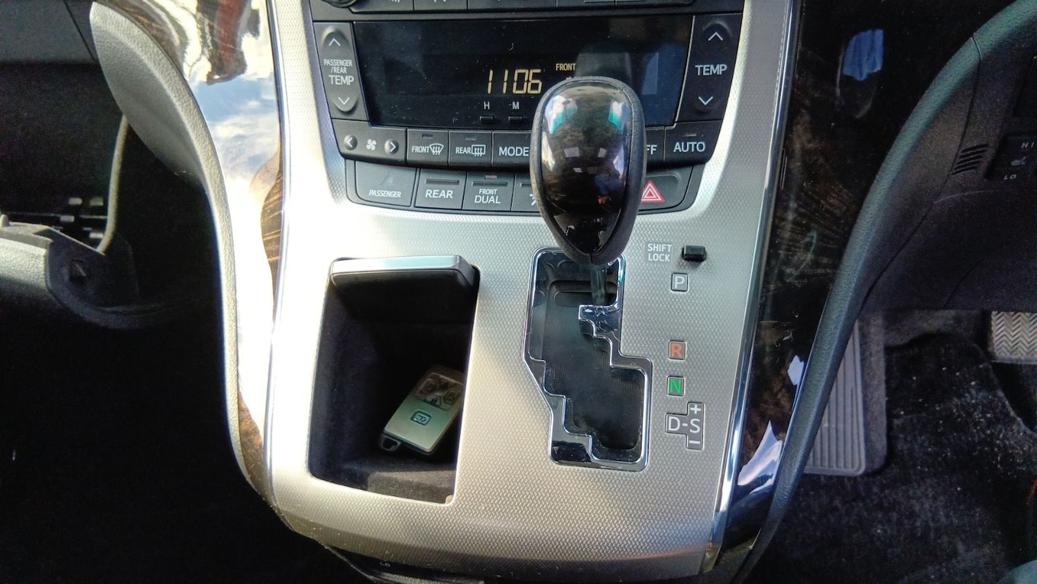 Used Toyota Alphard 2012 for sale - 77039083: Photo 24