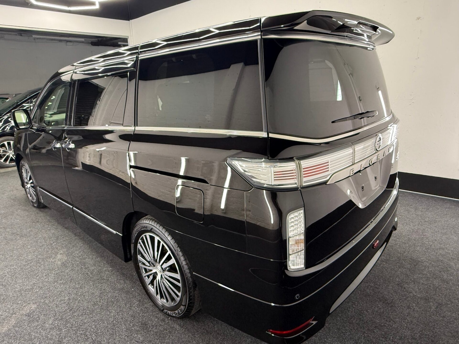 Used Nissan Elgrand 2018 for sale - 77039002: Photo 4